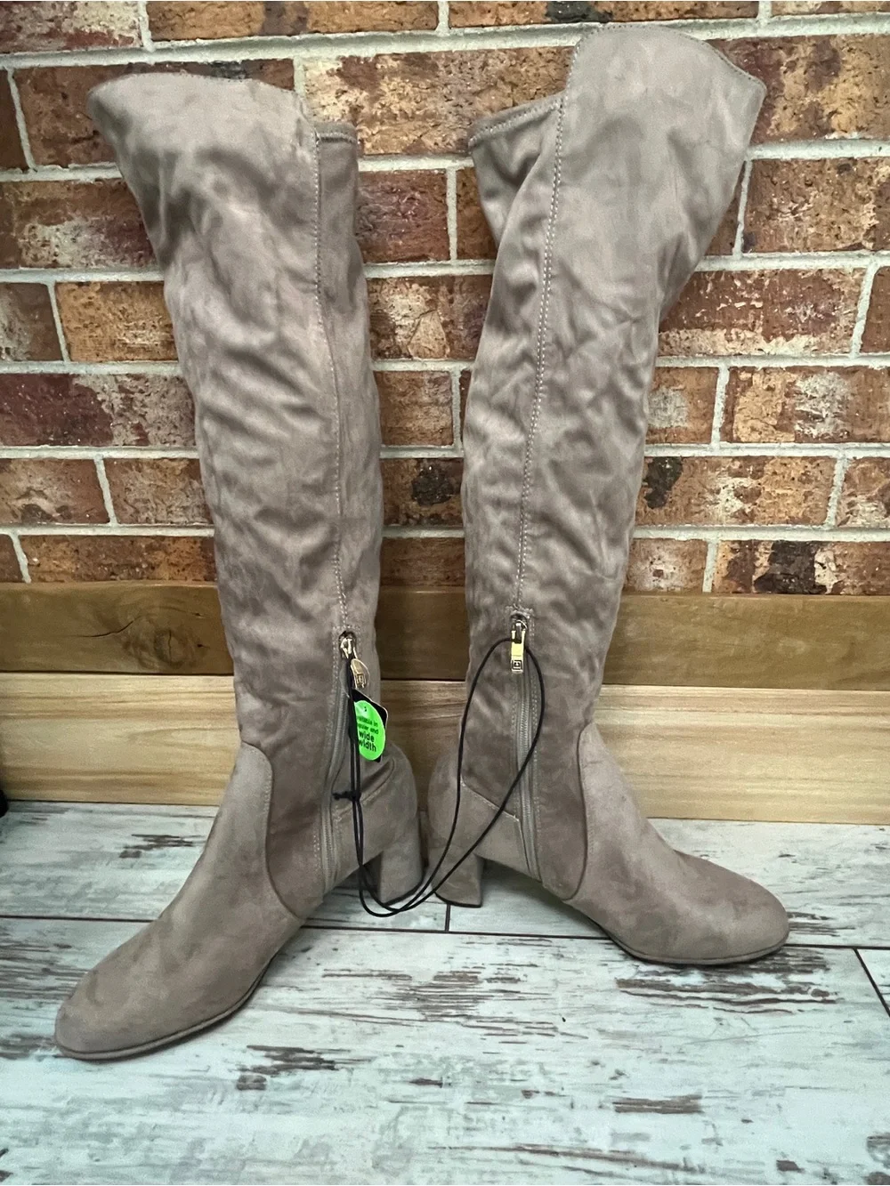Liz Claiborne brand liz